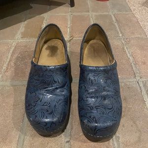 Blue/Black Bass Melinda Clogs